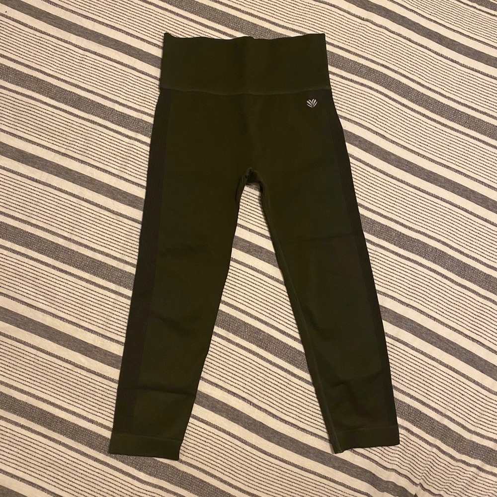 Forever 21 army green workout legging
